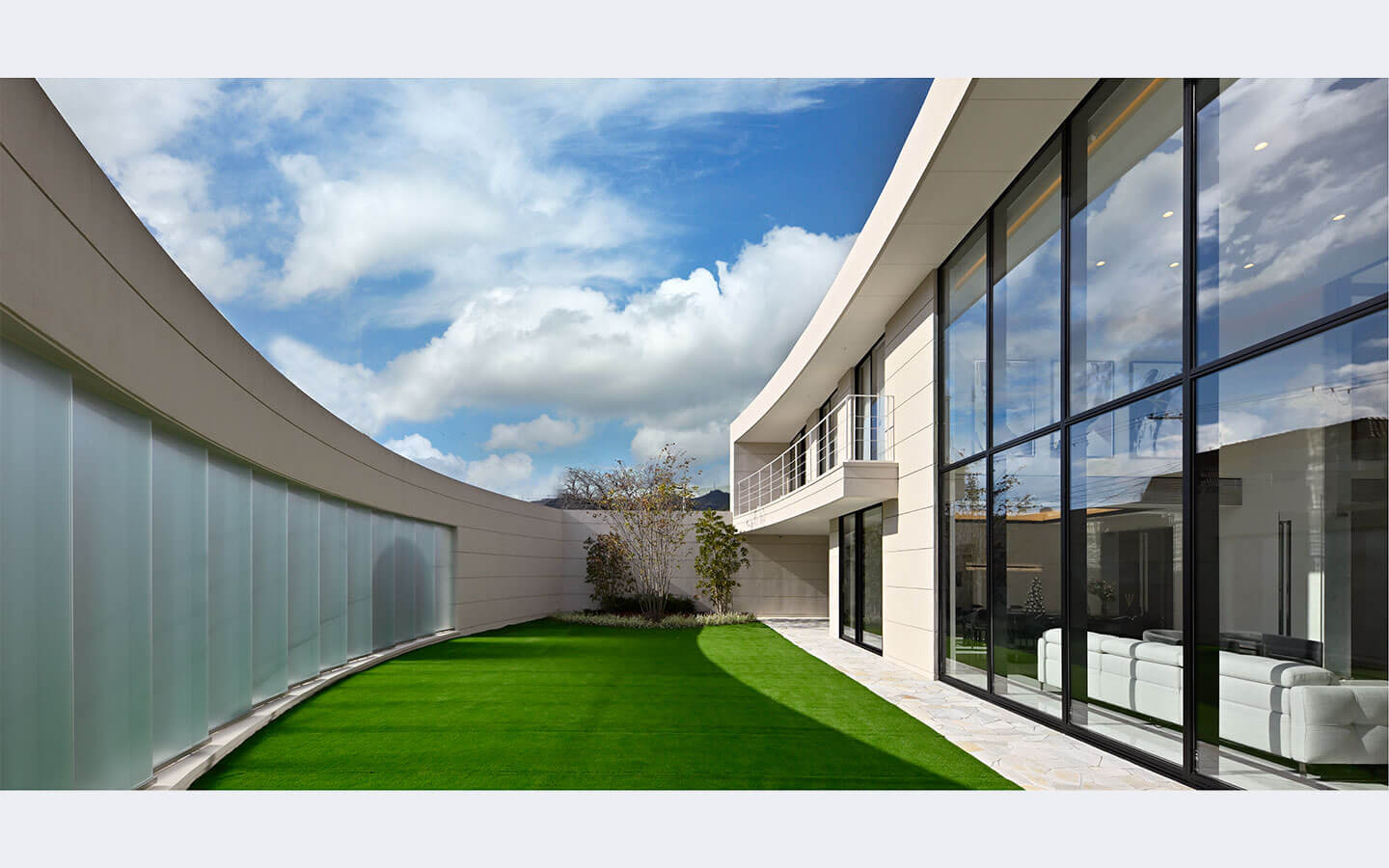 lawn Large courtyard design│高級住宅の中庭　コートハウス