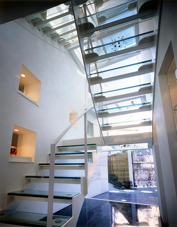 Glass stairs　ガラスの階段│高級住宅