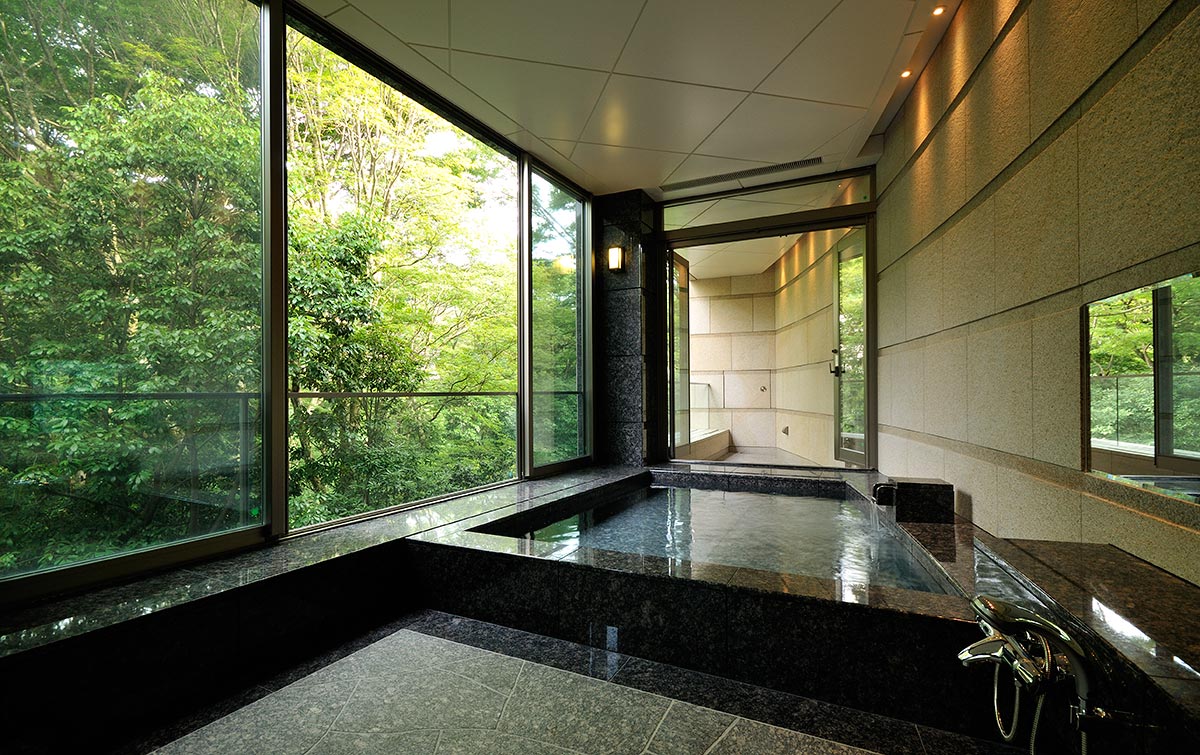 Bathroom design│別荘建築 大きな窓のあるバスルーム