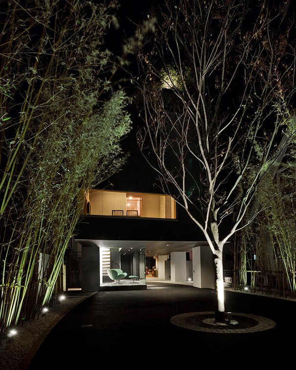 Exterior design of a modern house Night│別荘建築外観