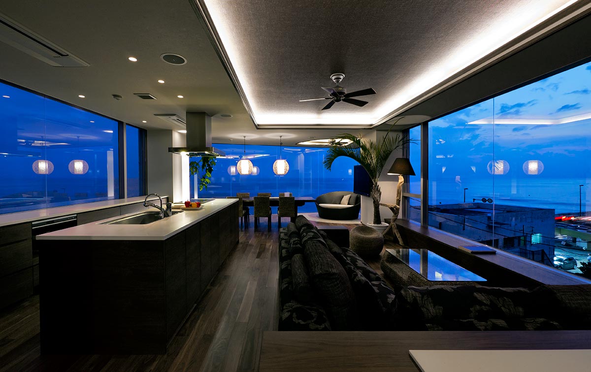 Resort style living design View Sea Night│別荘建築　海が見えるリビング
