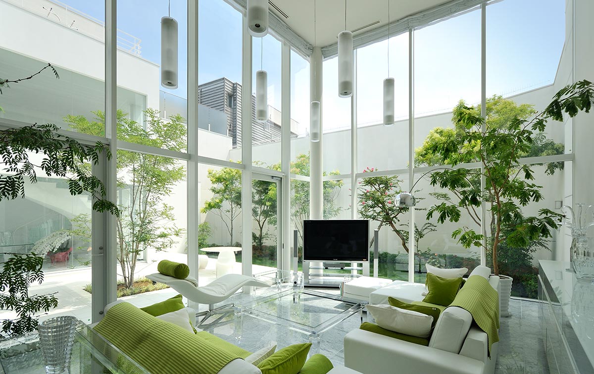 Modern living design White and glass│高級住宅コートハウス