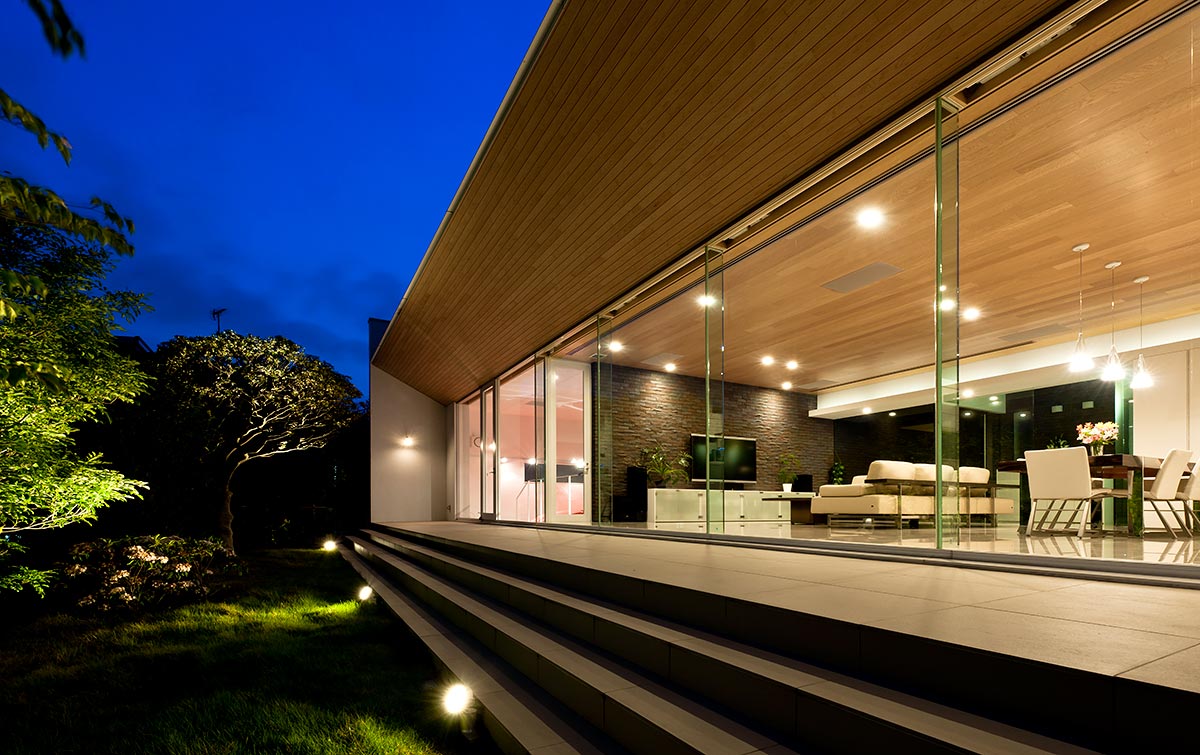 Exterior design modern house with large window│高級住宅外観