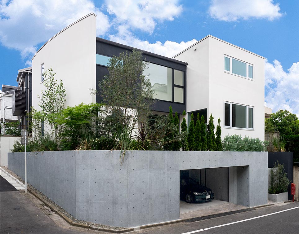 Exterior house with built-in garage│高級住宅外観