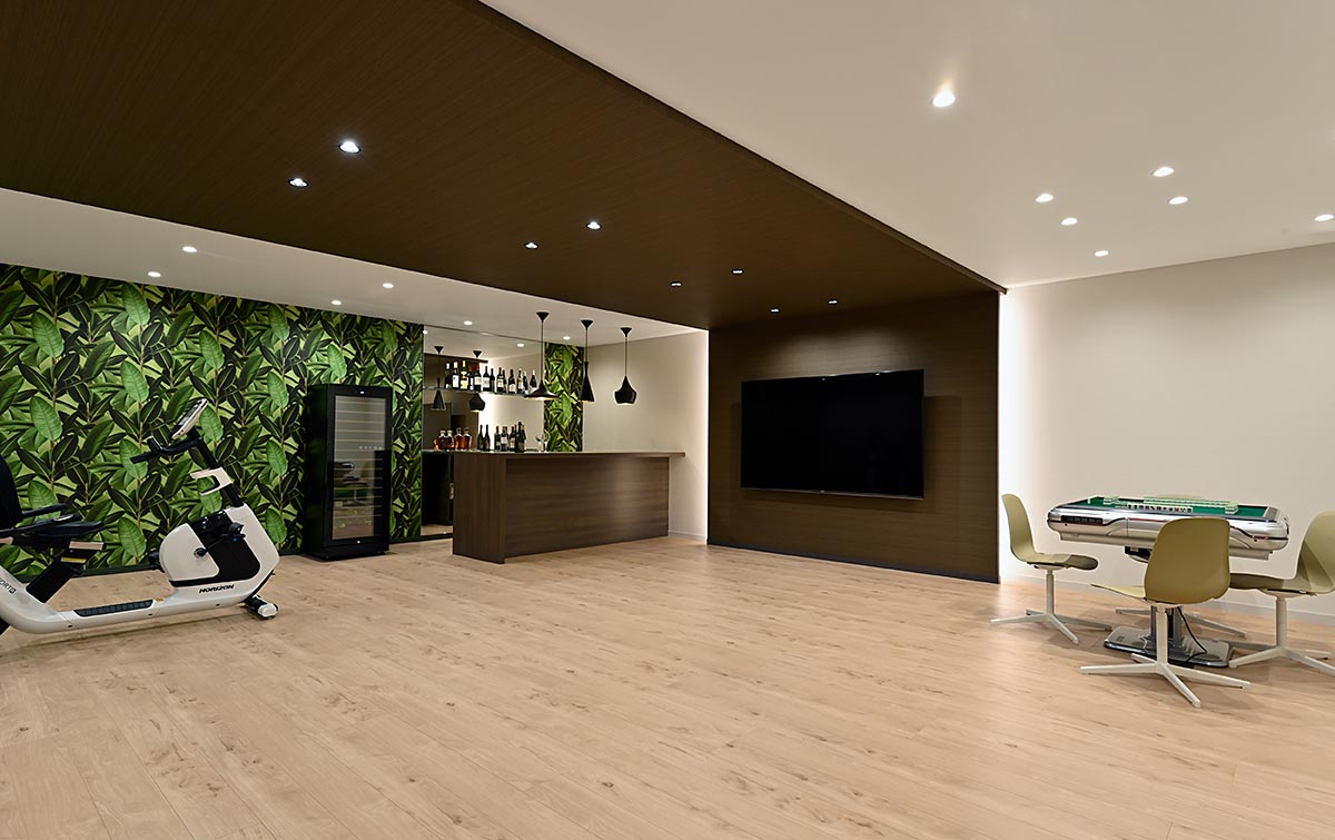 Home bar and playroom design