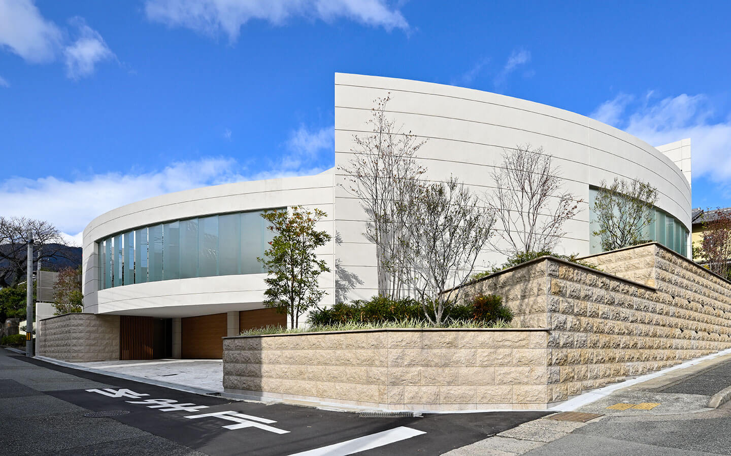 Round house exterior design