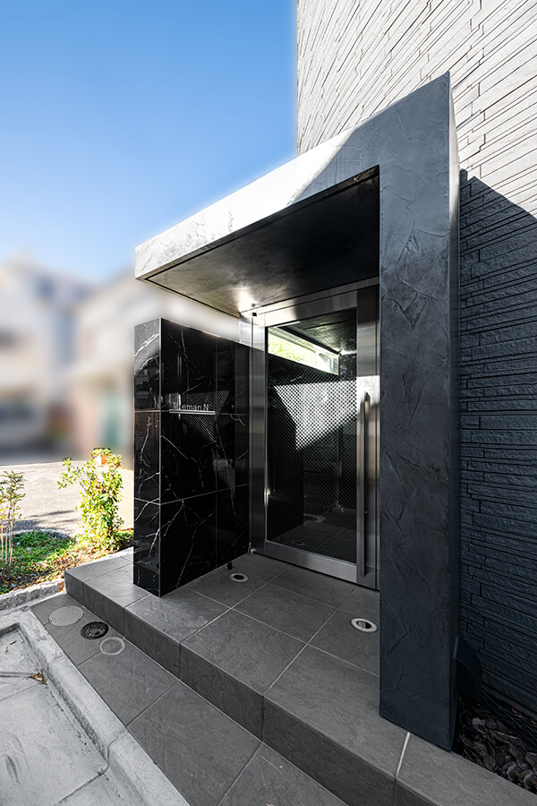 apartment entrance door design black│賃貸のエントランス