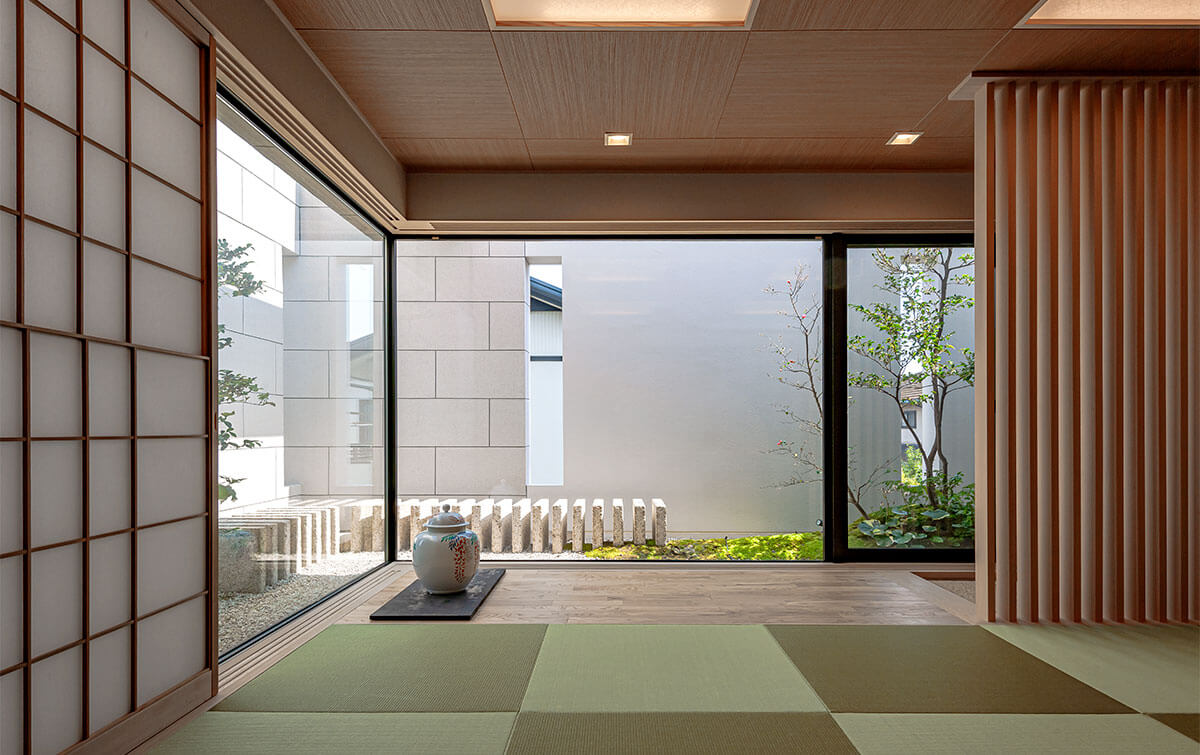 高級住宅の和室│琉球畳・坪庭