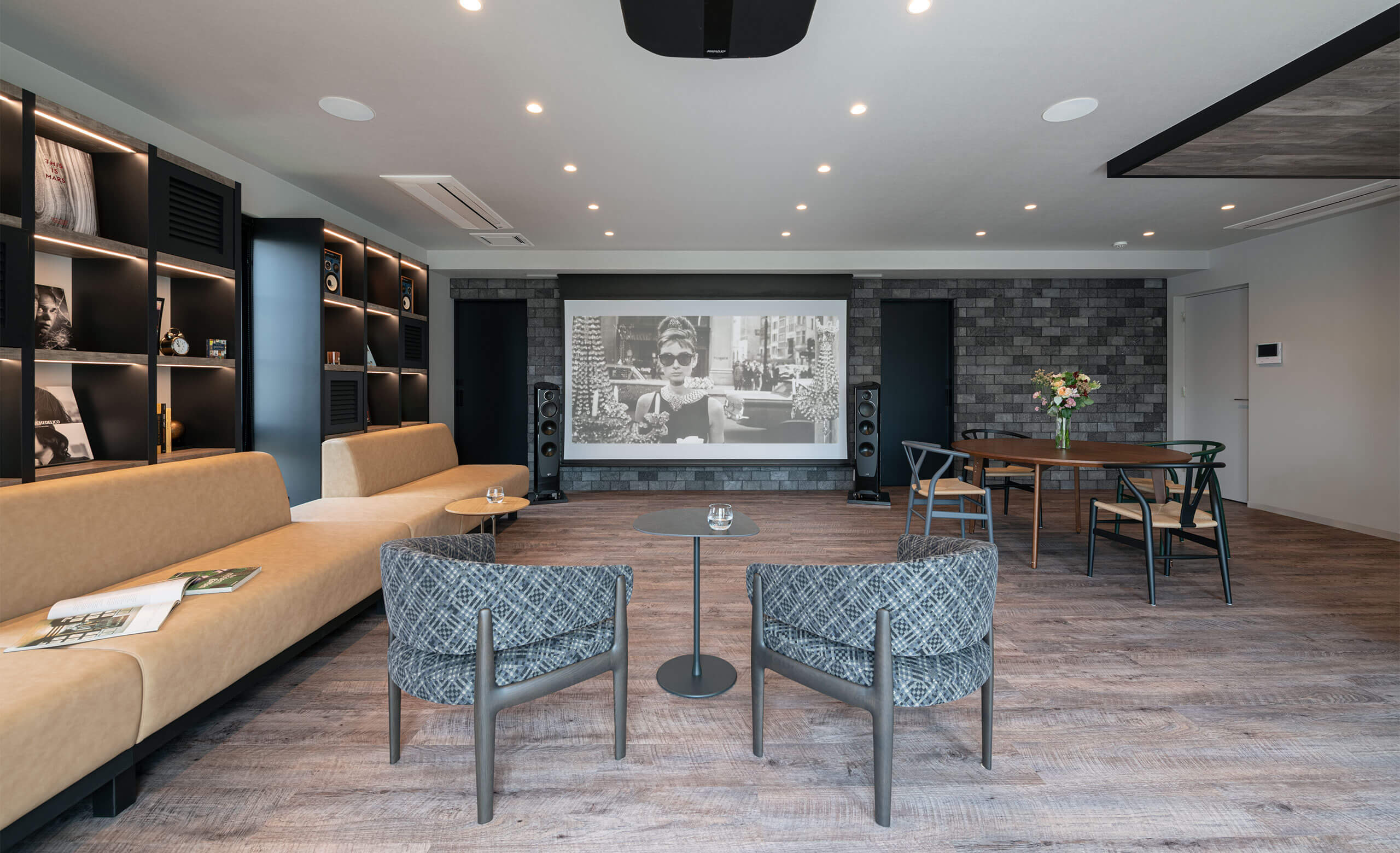 高級住宅の多目的室