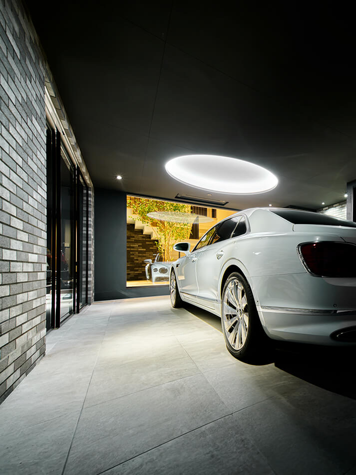 高級住宅のガレージ