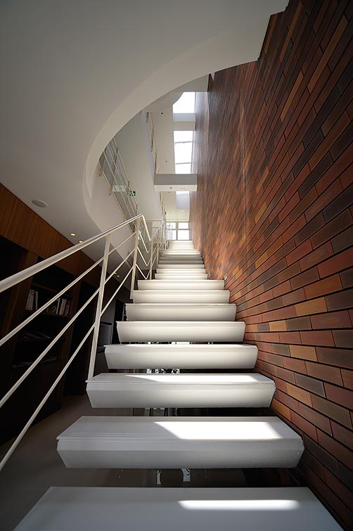 医院建築・クリニックの階段デザイン