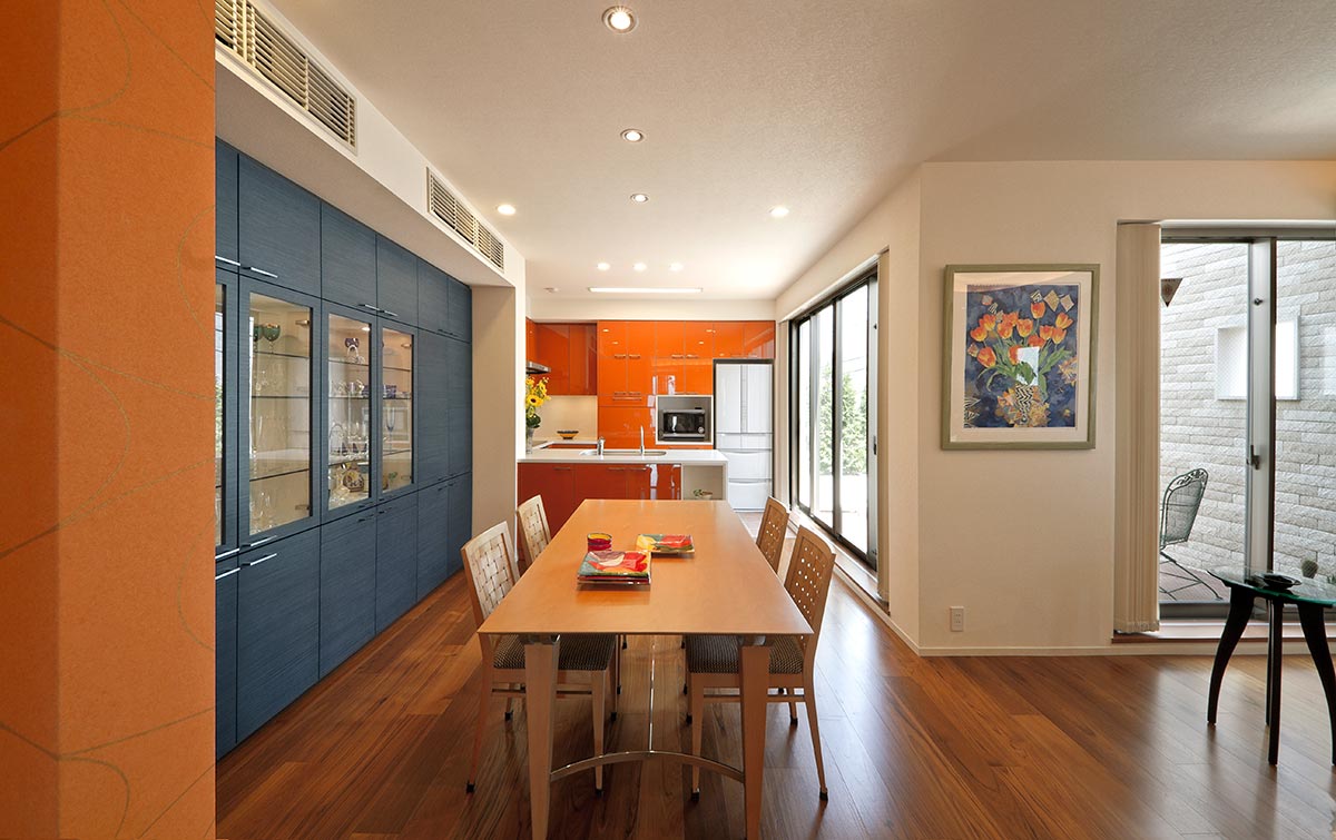 Dining kitchen design Orange and blue│高級住宅