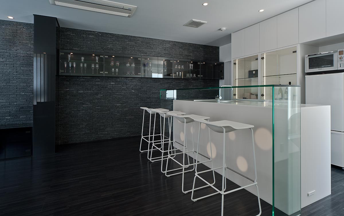 Modern kitchen design black and white│高級住宅