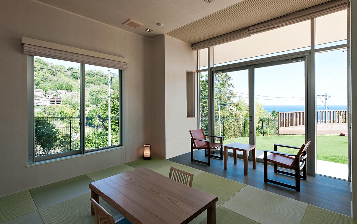 Modern Japanese-style room design│別荘建築　海が見える和室