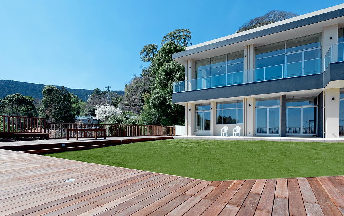 Exterior design of a modern house Lawn garden│別荘建築　外観