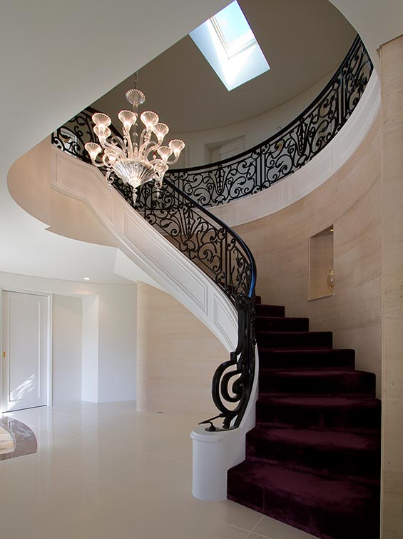 Classical curved staircase design│高級住宅