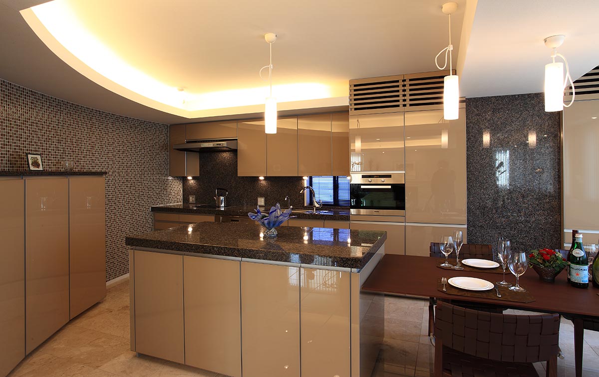 Modern kitchen design color is brown│高級住宅
