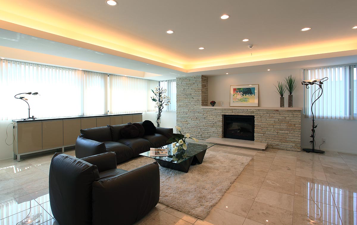 Modern living design with fireplace│高級住宅