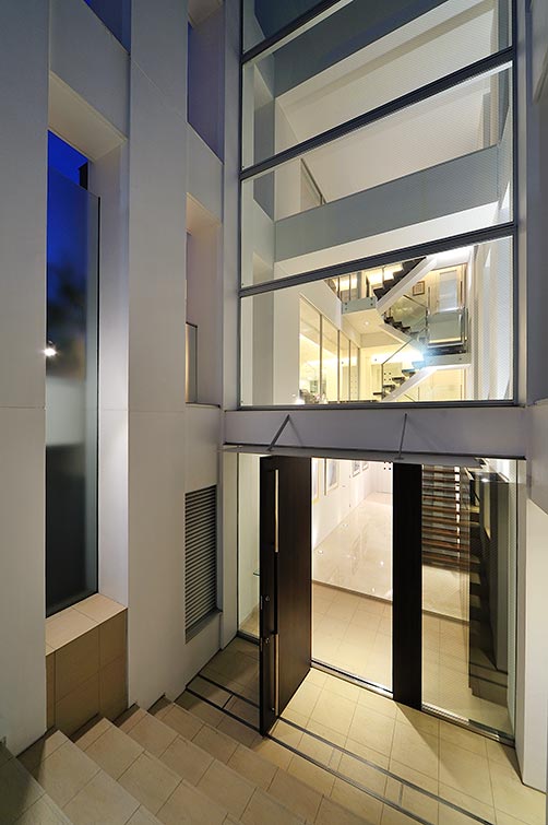 Inner approach design with skylight│高級住宅