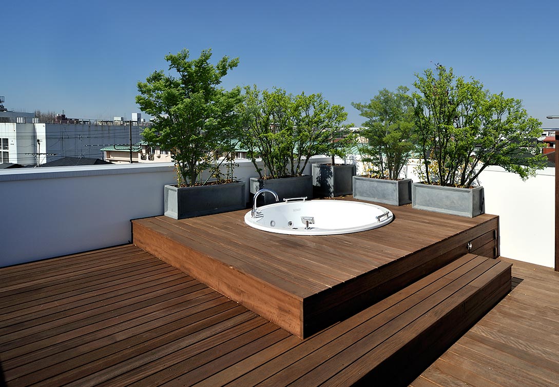 Roof balcony design Jacuzzi bath│高級住宅