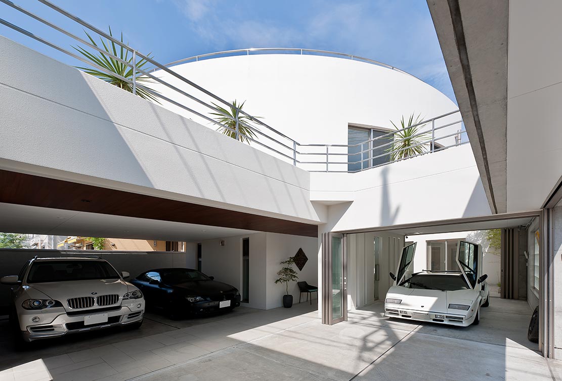 Contemporary house exterior design with garage│高級住宅外観　ガレージハウス
