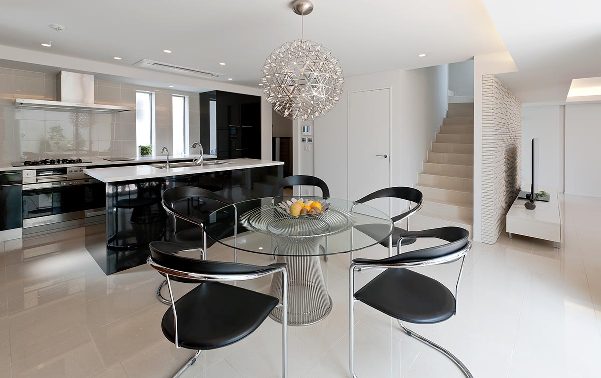 Modern dining kitchen design black and white│高級住宅