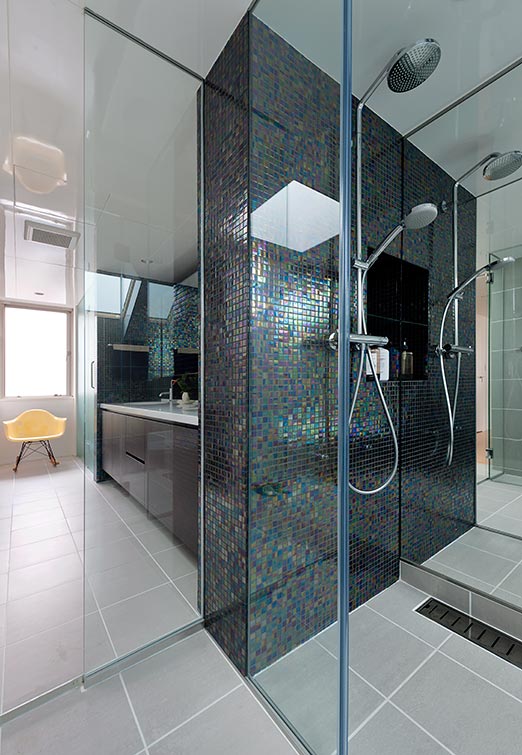 shower room design black mosaic tiles│高級住宅