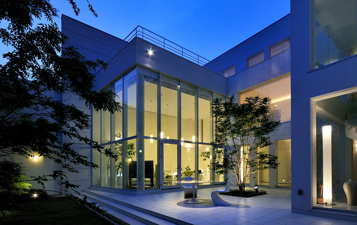 Modern home exterior design White and glass│高級住宅外観