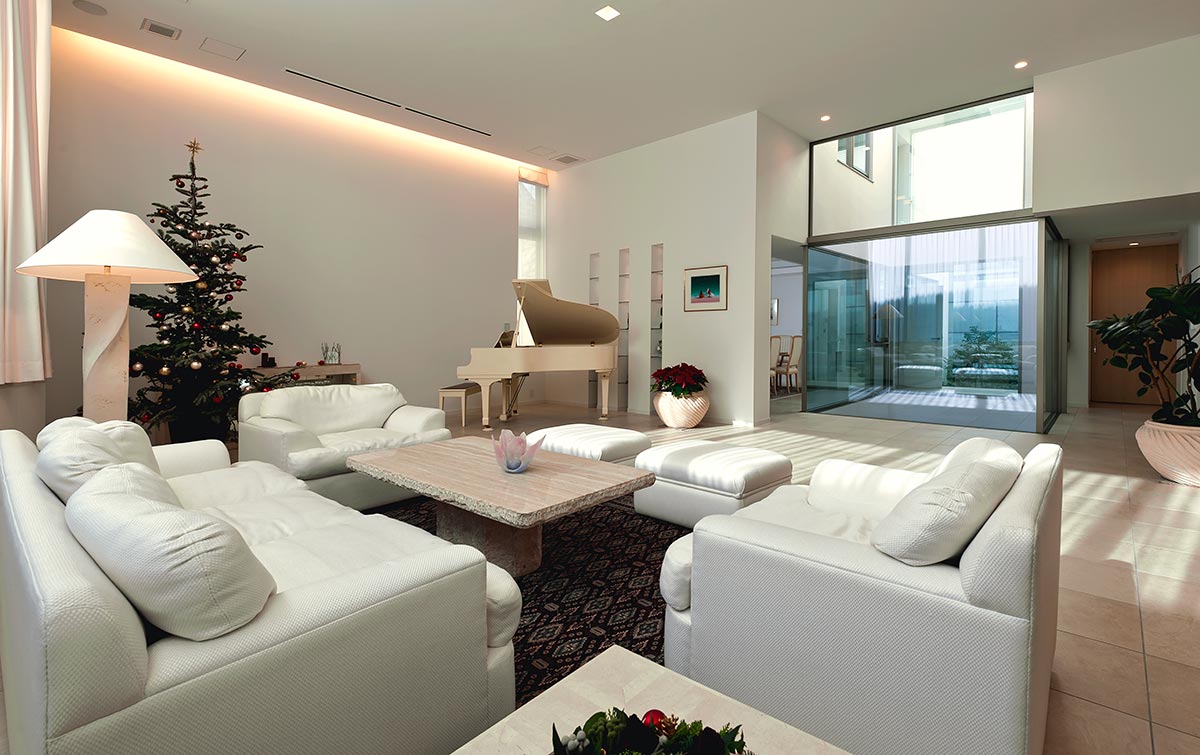 High ceiling Modern living room design│高級住宅