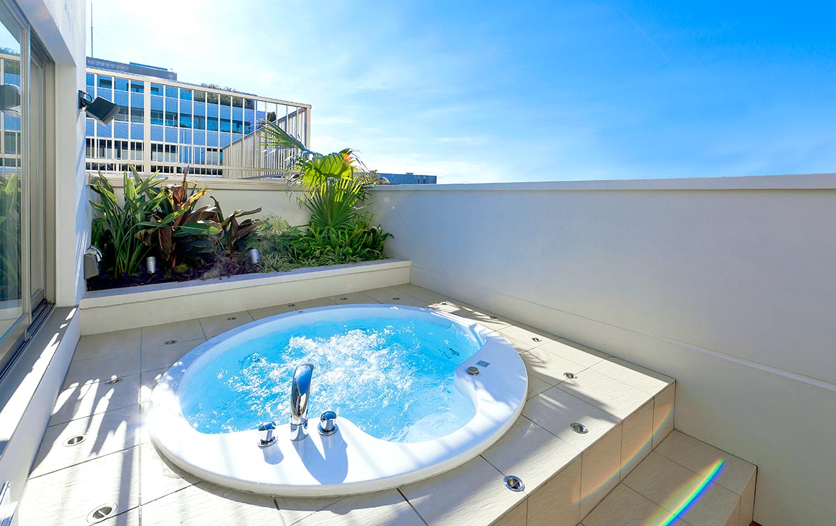 Roof balcony design With jacuzzi bath│高級住宅