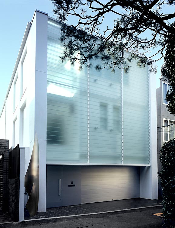 Modern house exterior design front is glass│高級住宅外観