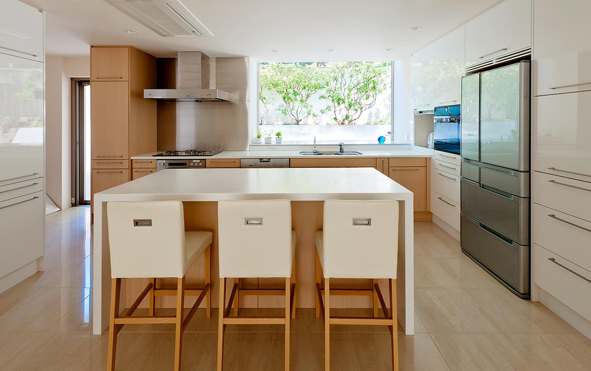 Modern dining kitchen Wood and white│高級住宅