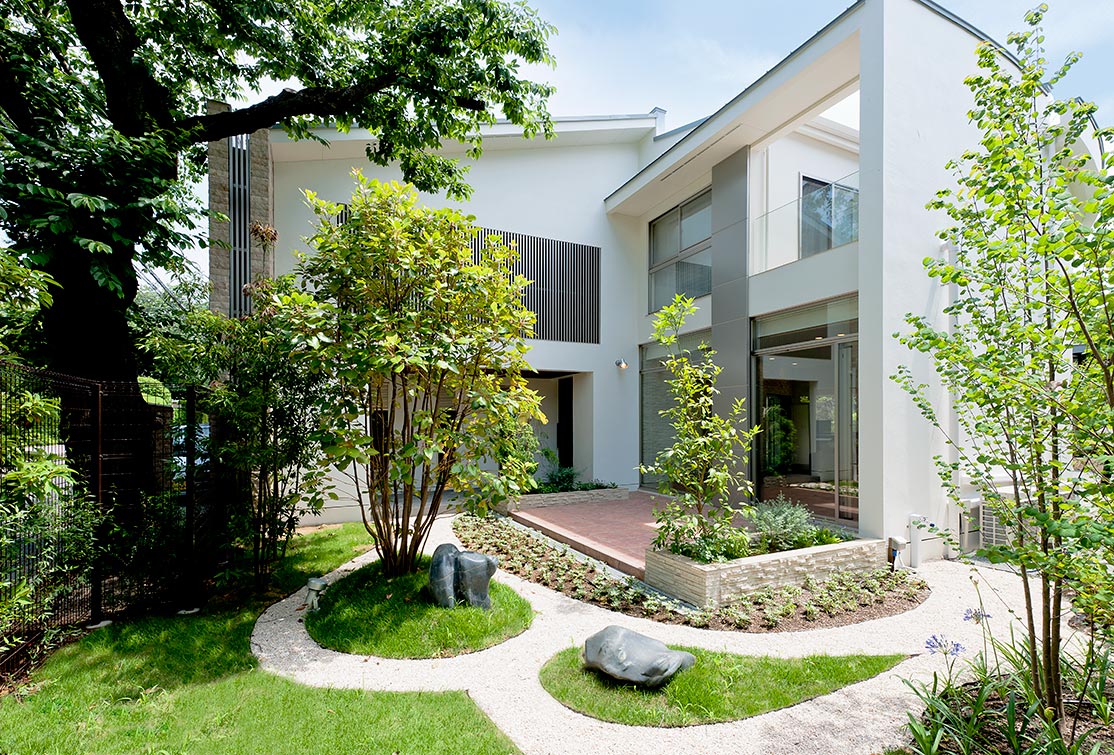 modern house exterior design View garden│高級住宅