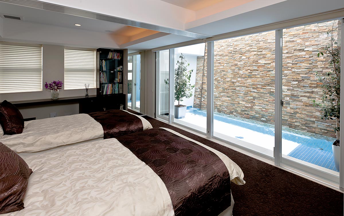 Modern bedroom View indoor water screen wall│高級住宅