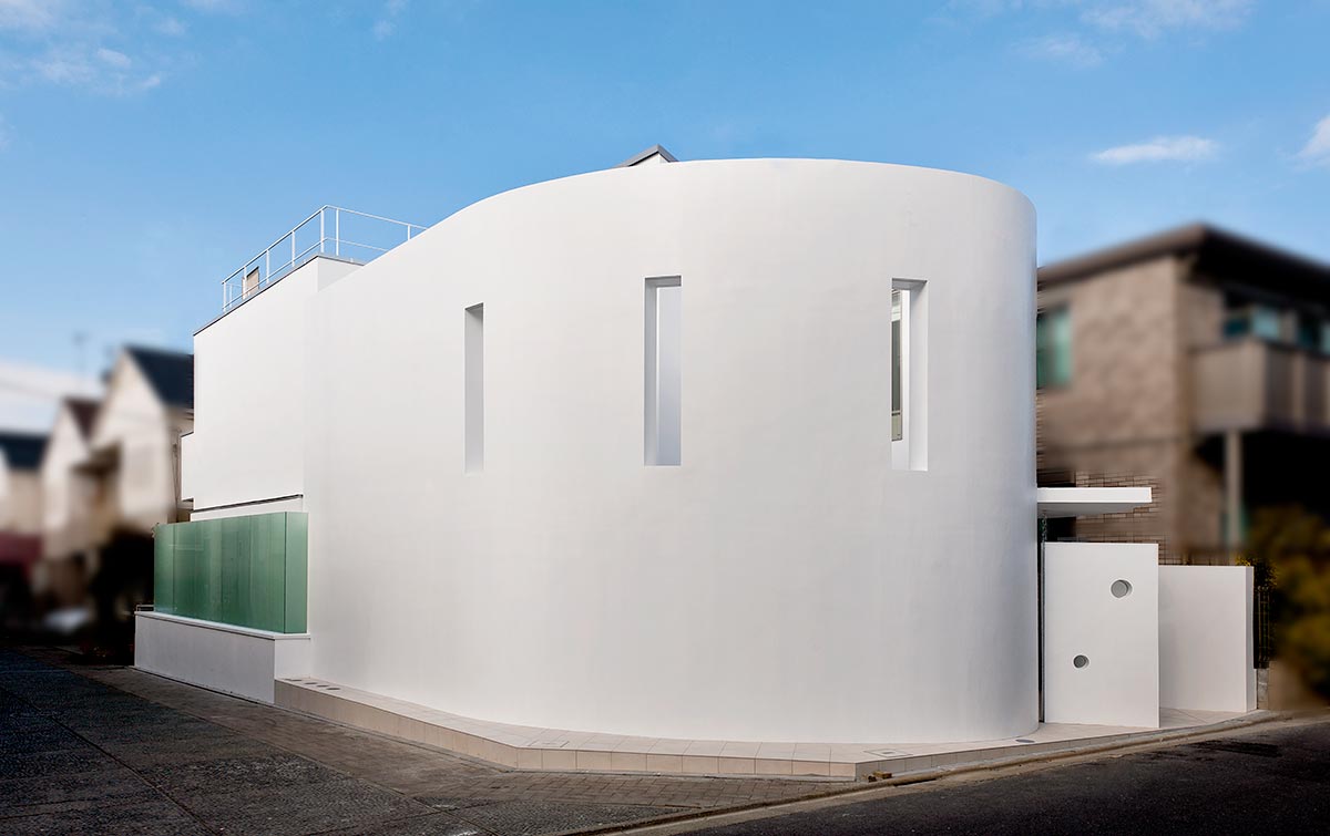Curved white wall Modern house exterior │高級住宅