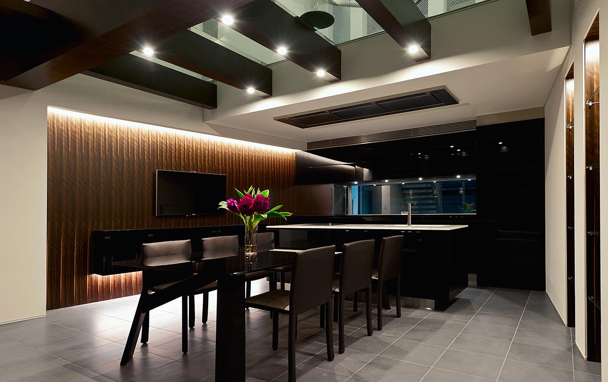 Modern dining kitchen design dark brown and white│別荘建築