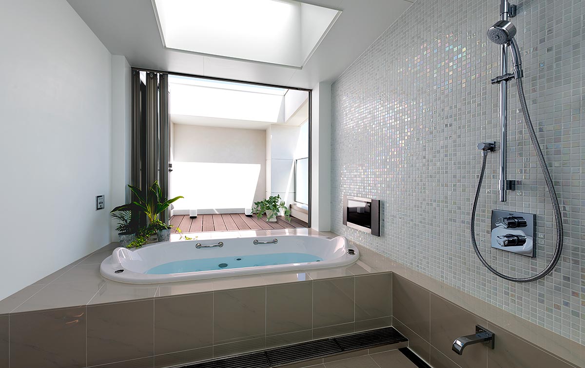 Bathroom design with bath court│別荘建築　バスルーム