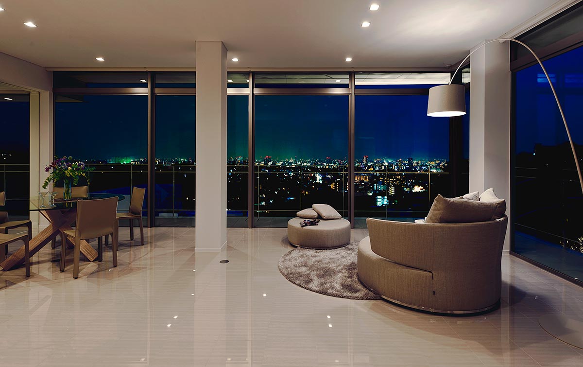 Modern living room design with night view│高級住宅