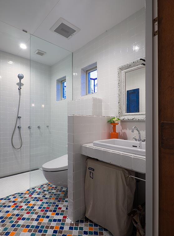 Sanitary room Moroccan tiles│高級住宅　トイレ
