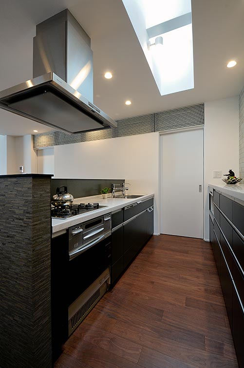 Kitchen with skylight│高級住宅