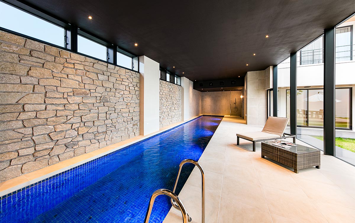 Home pool design│高級住宅コートハウスの室内プール