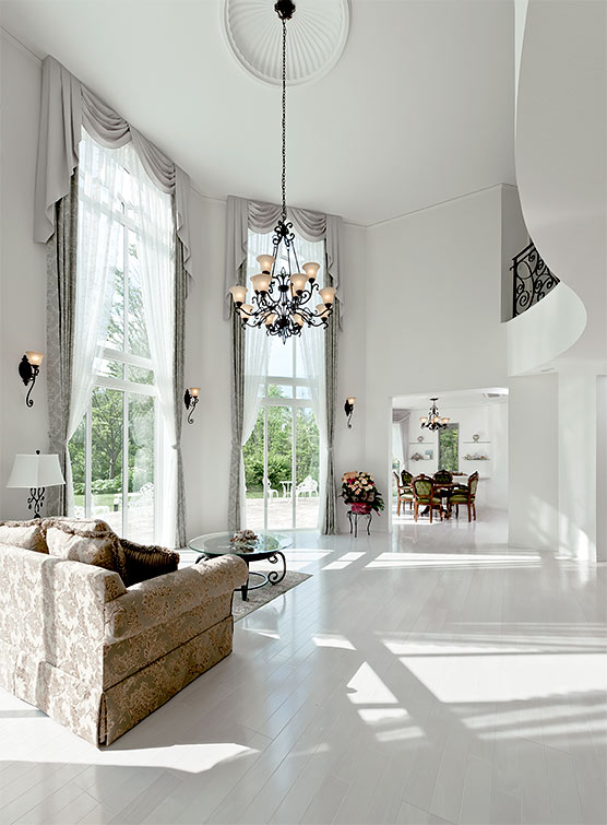 Elegant living room design with high ceilings│別荘建築リビング